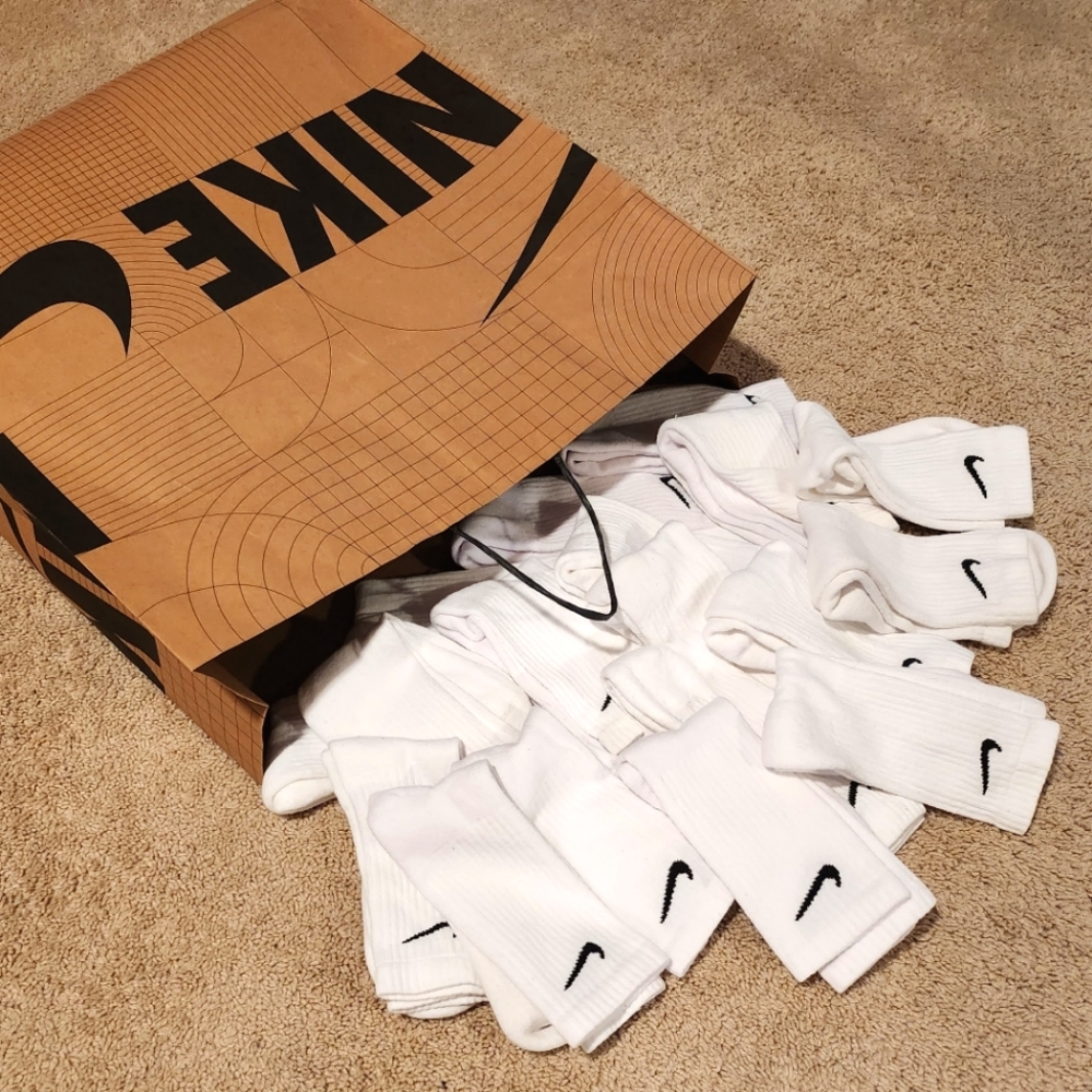 3 Pairs of Nike Everyday Crew Socks, Medium, NWOT